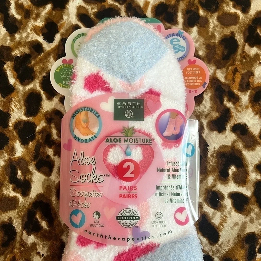Brand New Earth Therapeutics 2 Pairs of Aloe Socks Moisturizing Pink Hearts